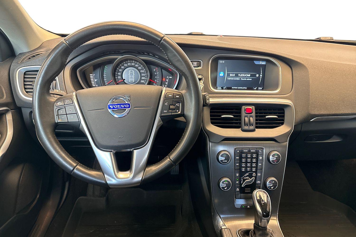VOLVO V40 2015