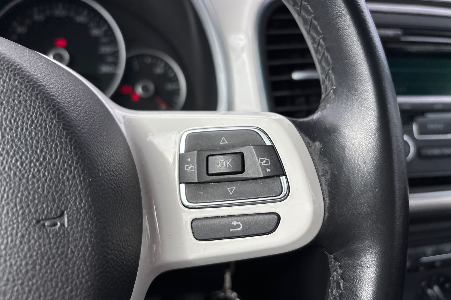 VOLKSWAGEN Beetle 2012