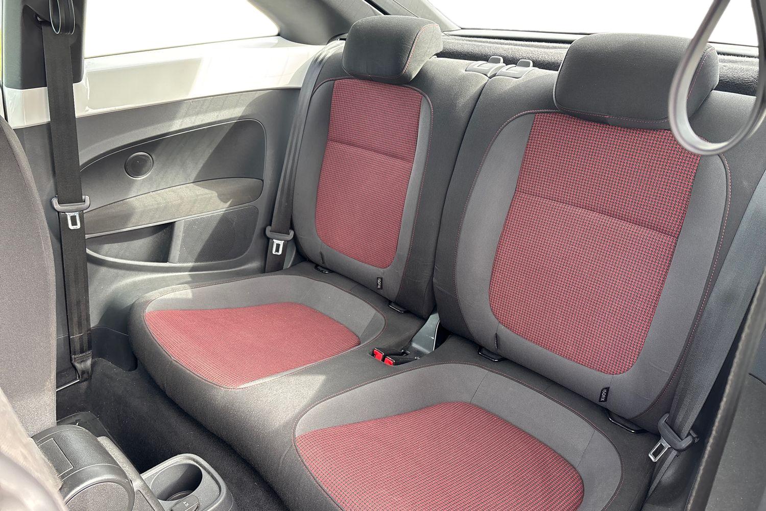 VOLKSWAGEN Beetle 2012