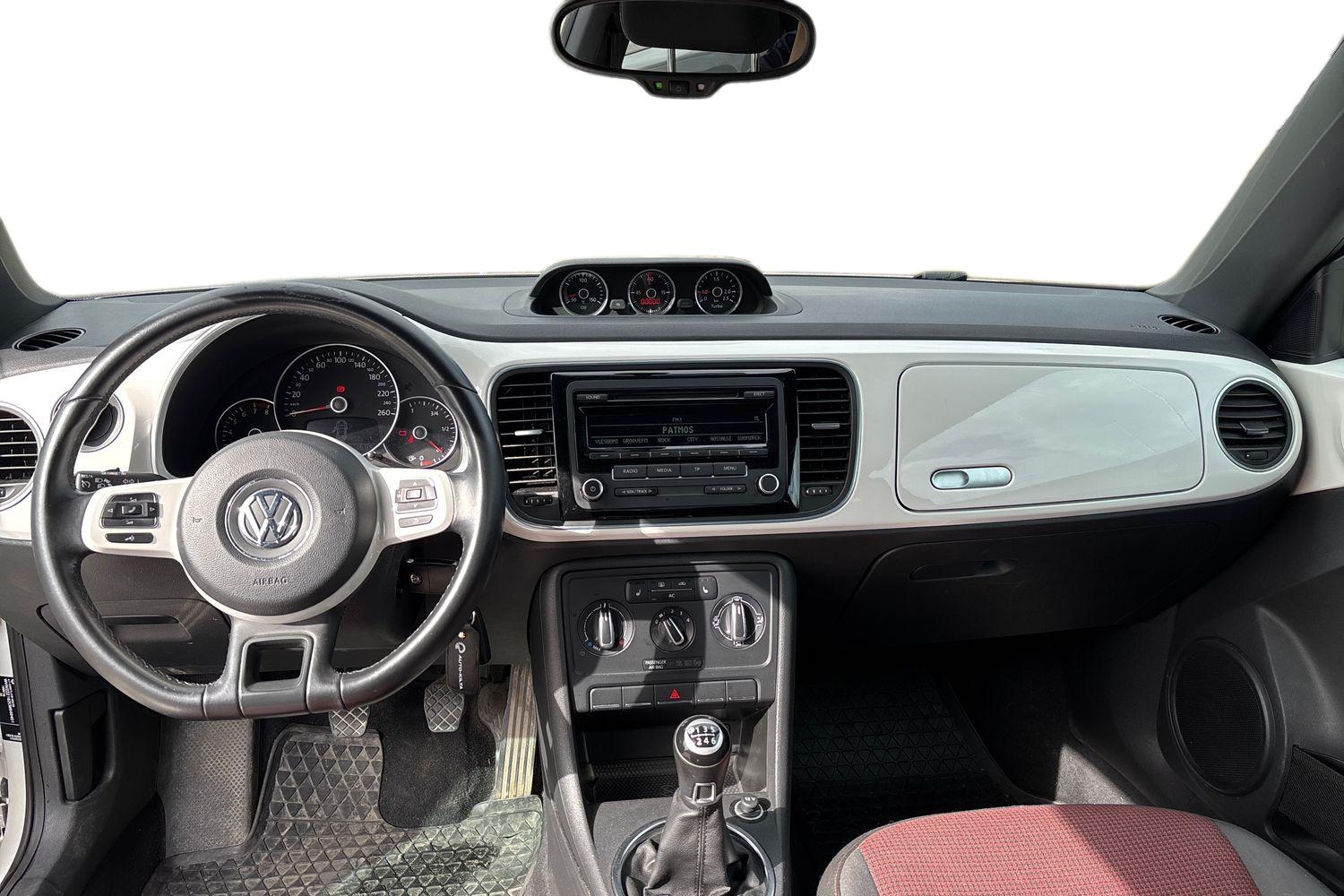 VOLKSWAGEN Beetle 2012