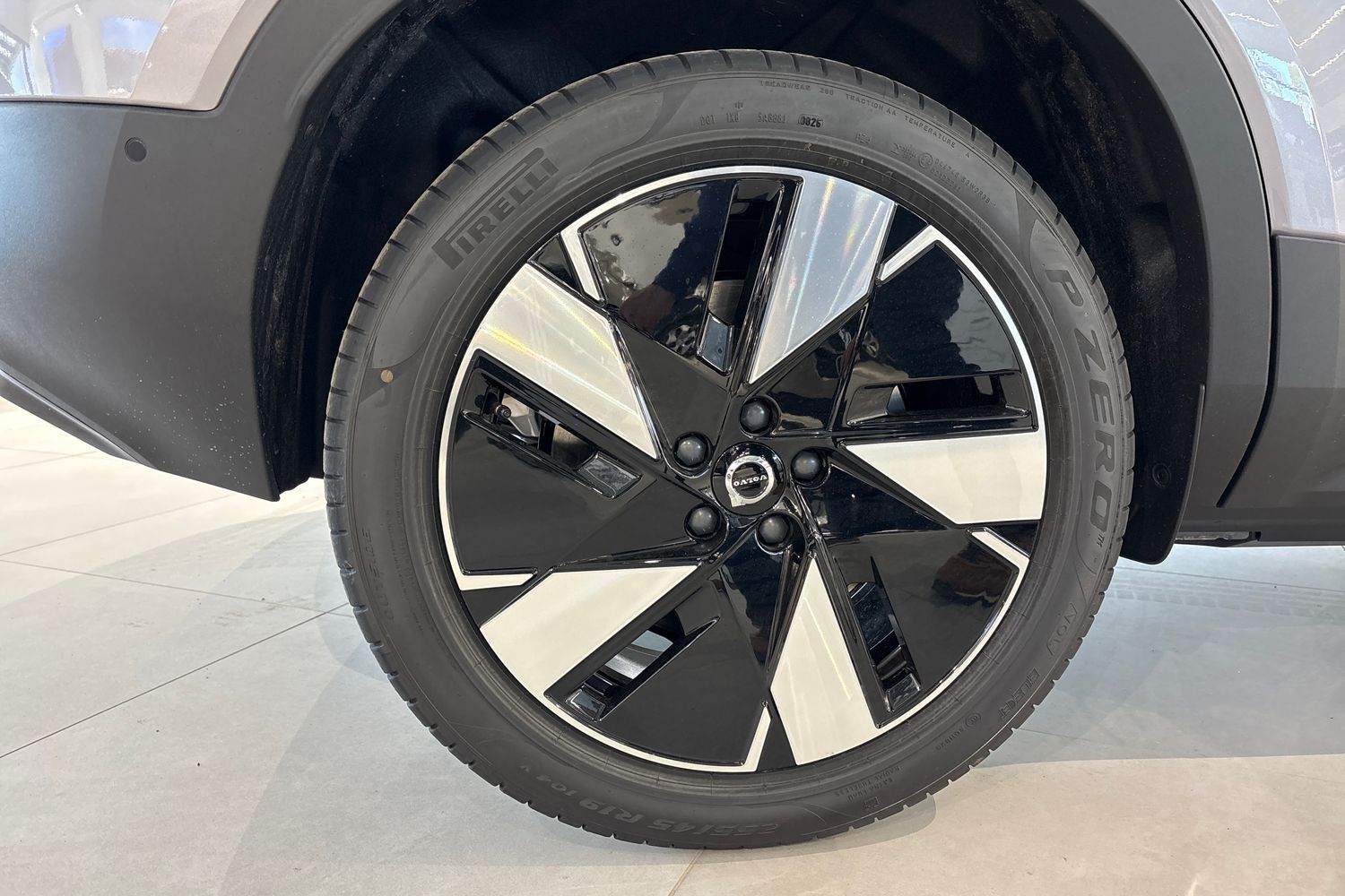 Volvo EX40 2026