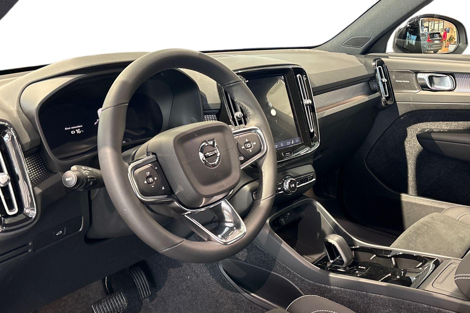 Volvo EX40 2026