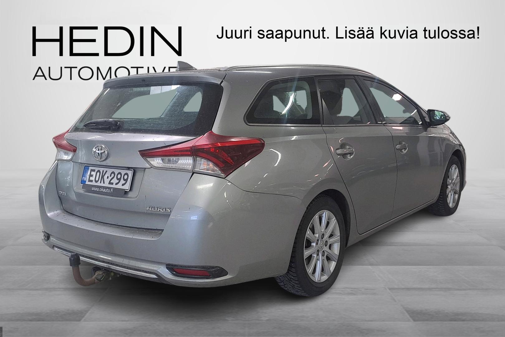TOYOTA AURIS 2016