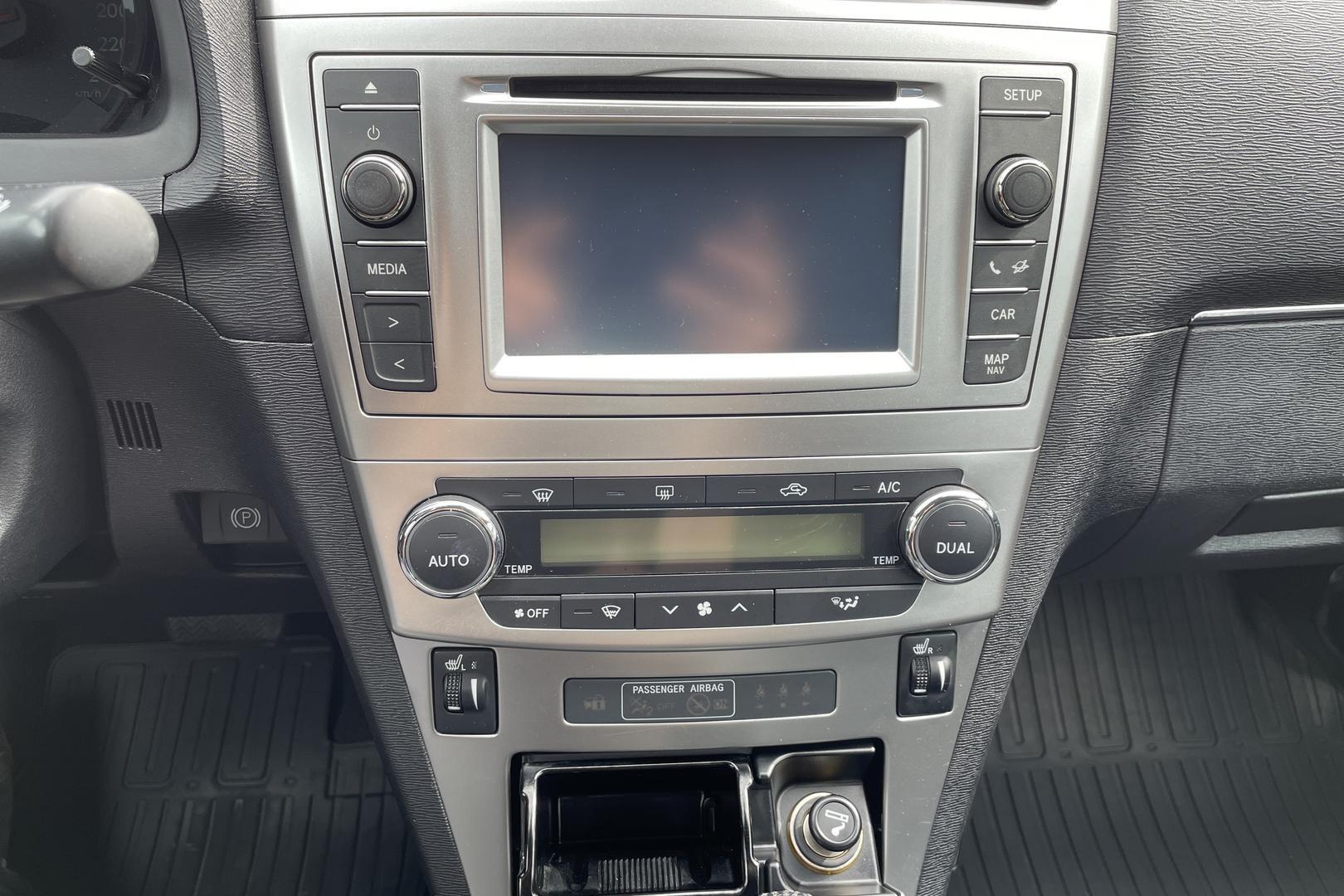 Toyota Avensis 17