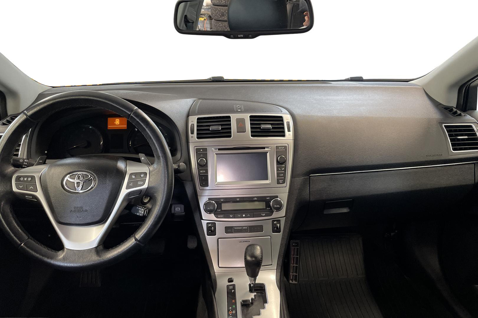 Toyota Avensis 8