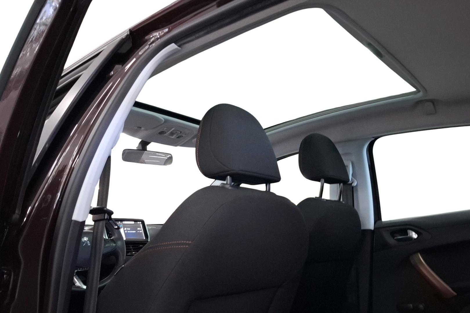PEUGEOT 208 2013