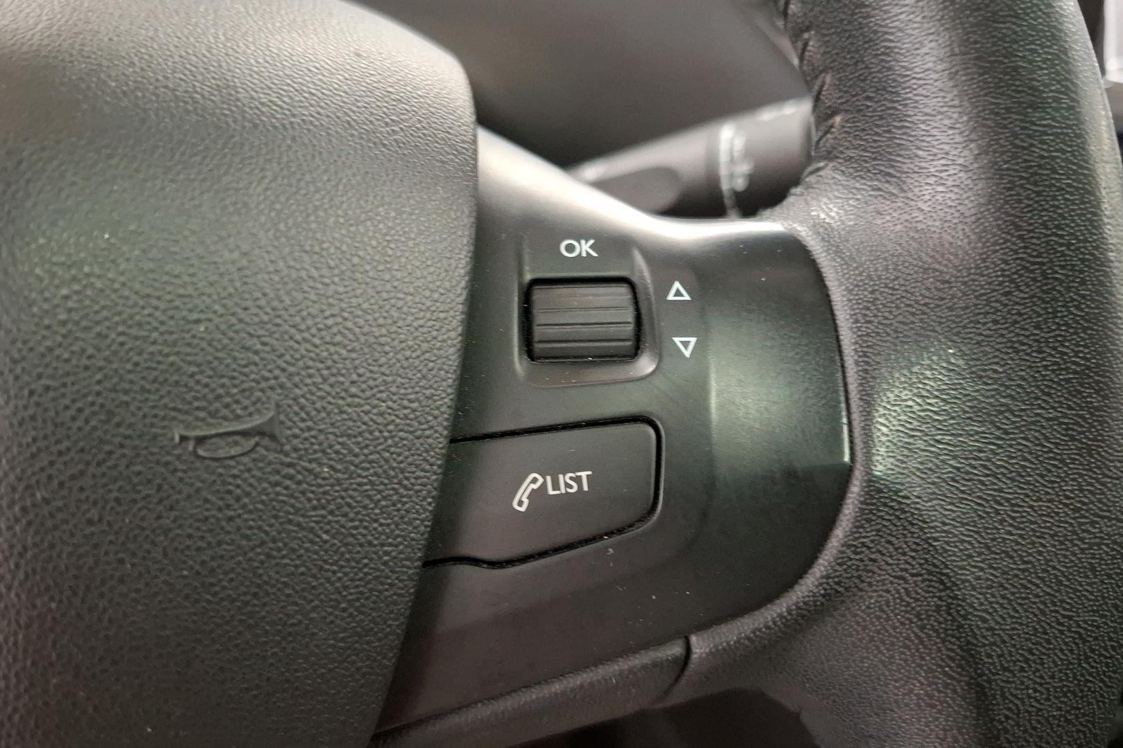 PEUGEOT 208 2013