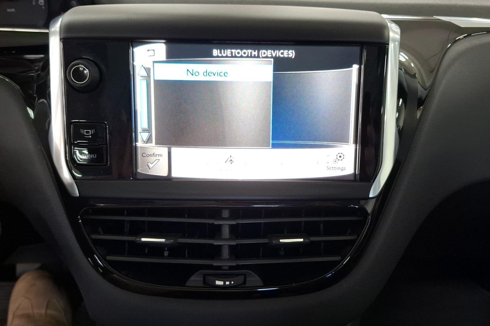 PEUGEOT 208 2013