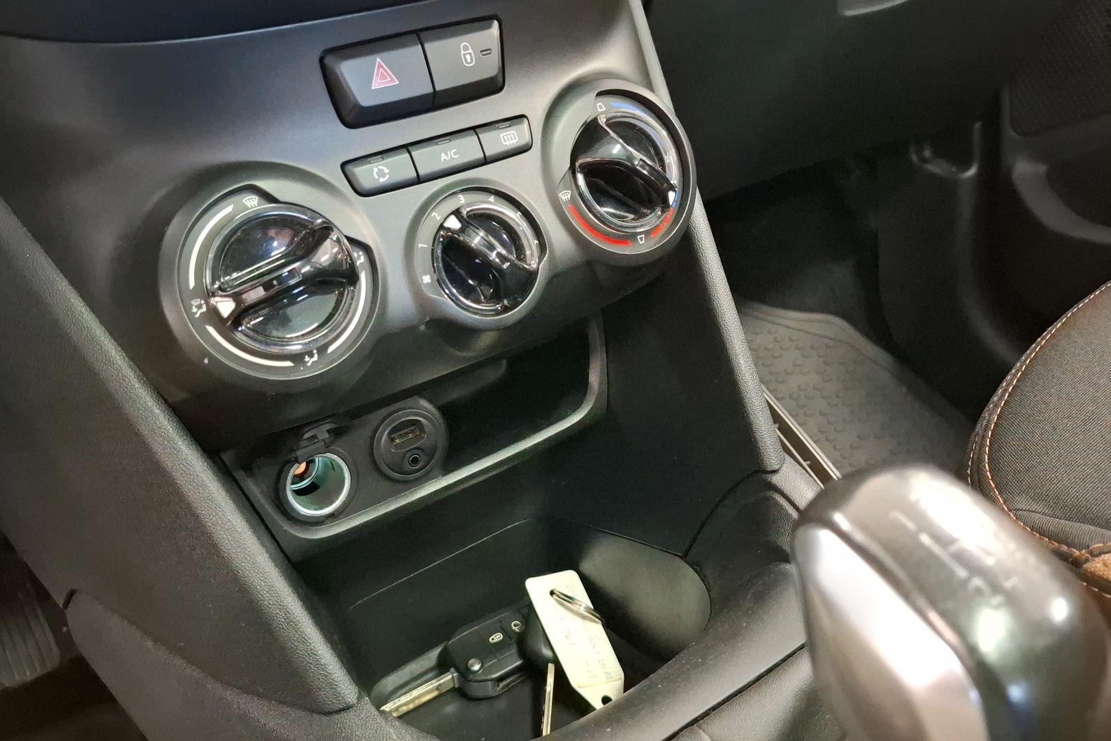 PEUGEOT 208 2013
