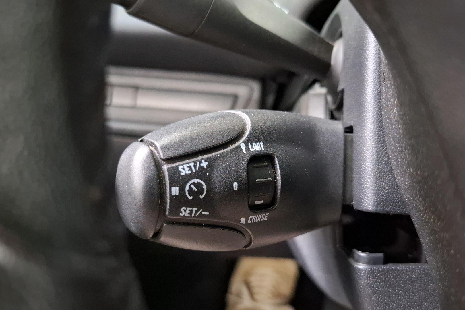 PEUGEOT 208 2013