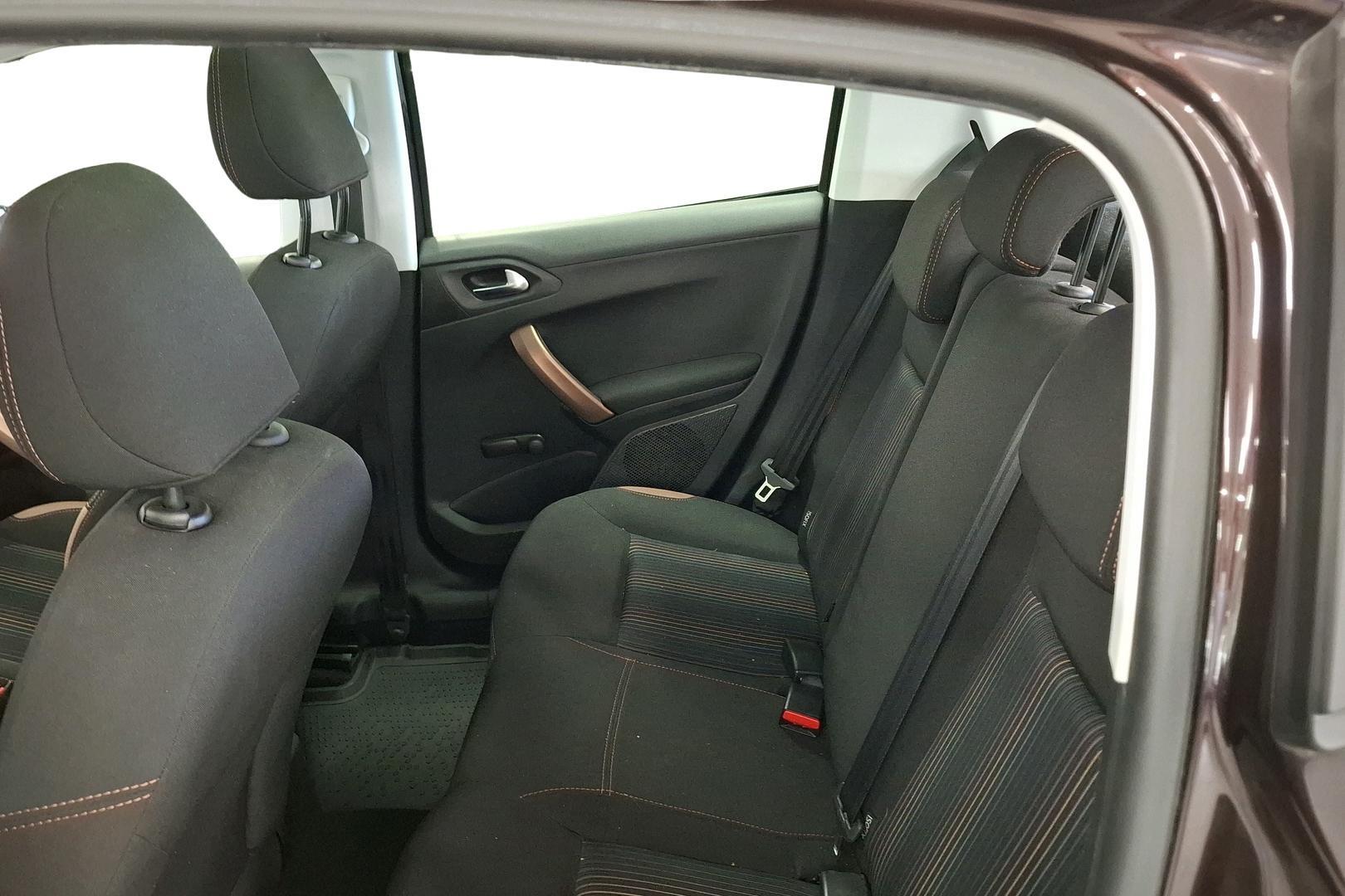 PEUGEOT 208 2013