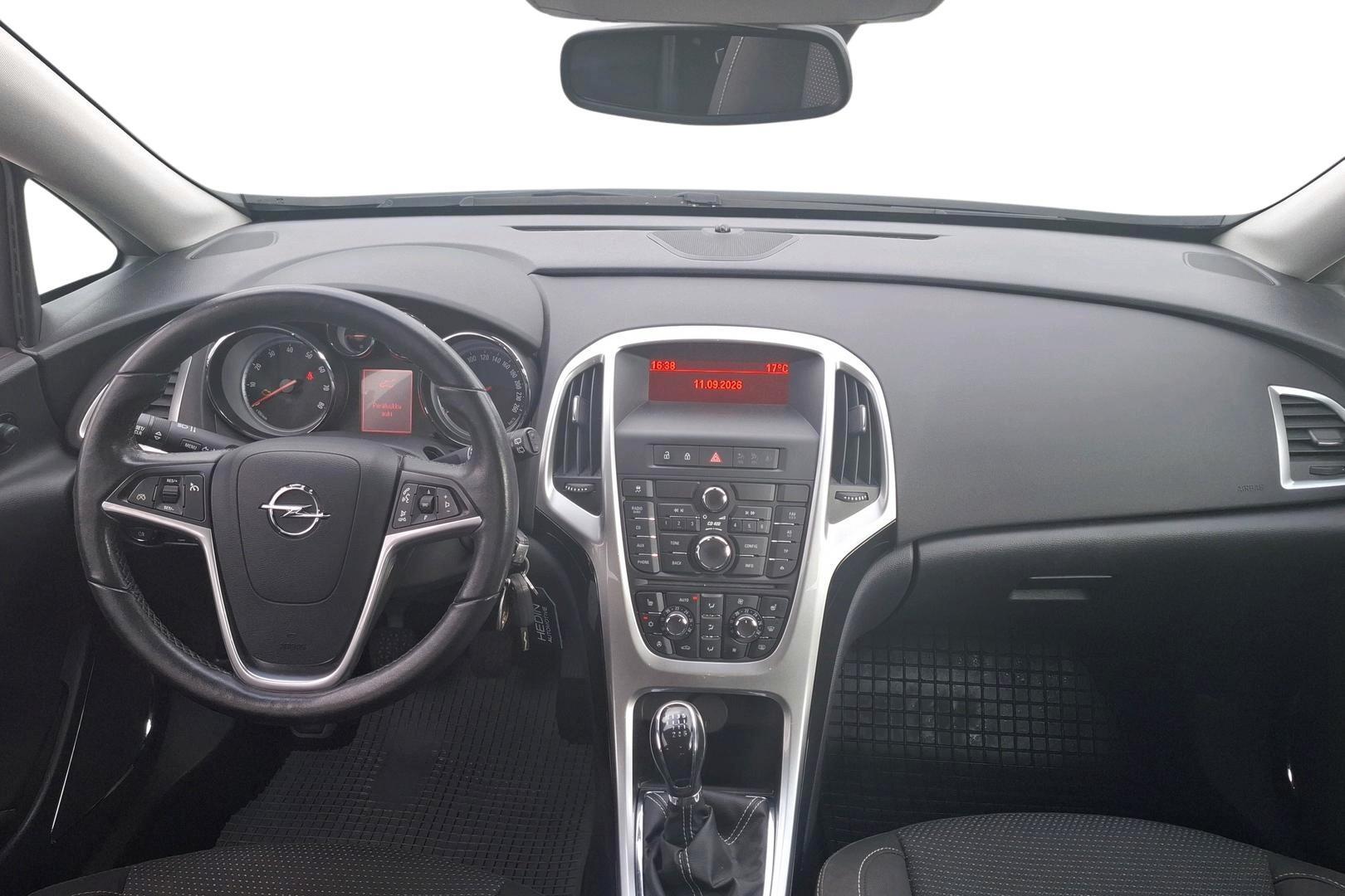 Opel Astra 8