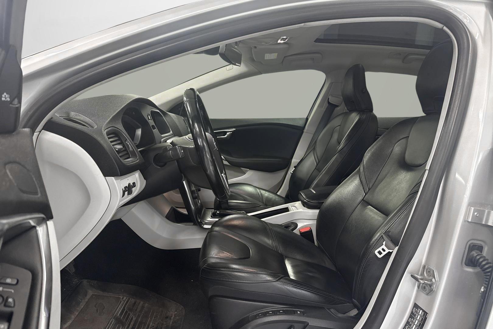 Volvo V40 2013
