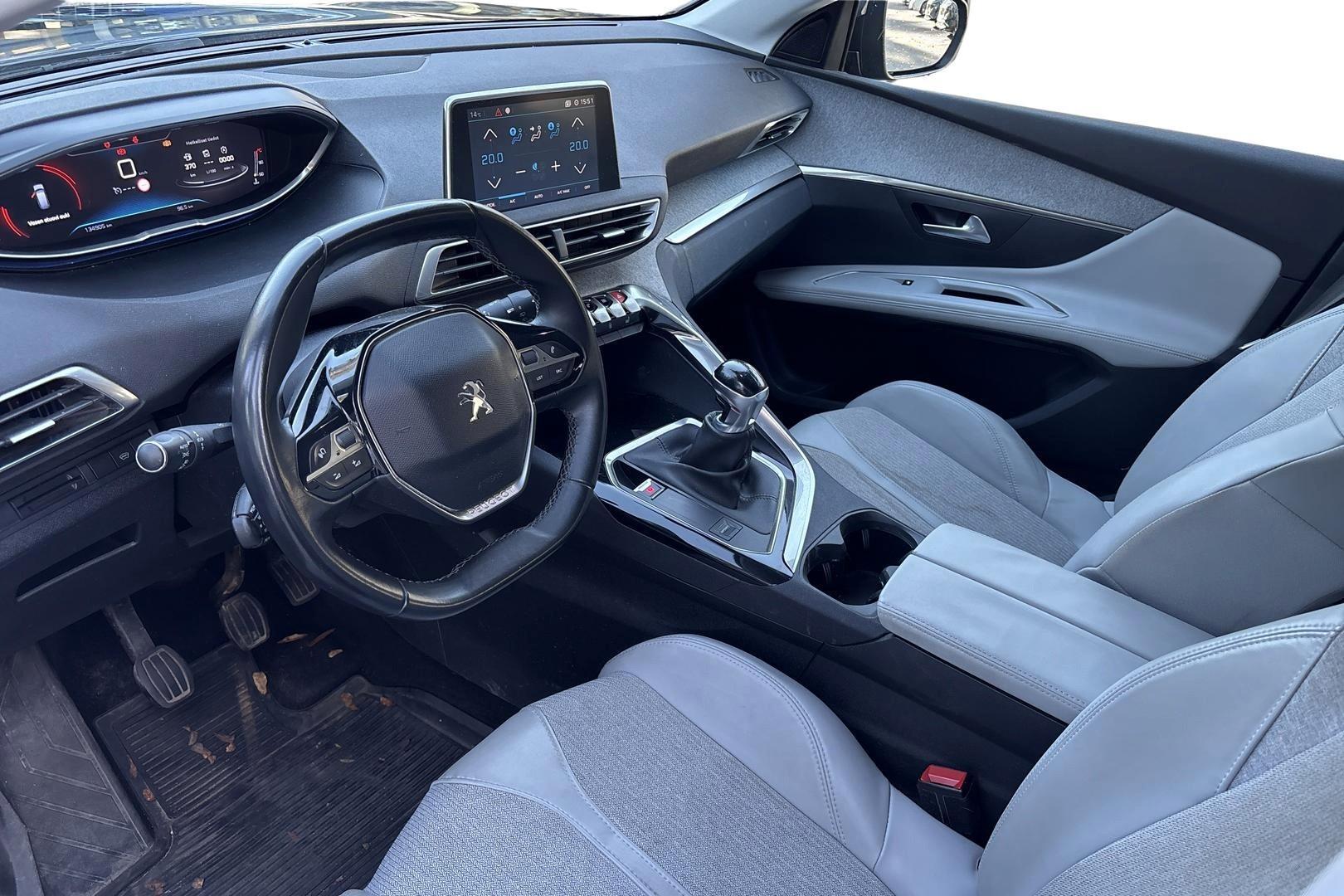 PEUGEOT 5008 3