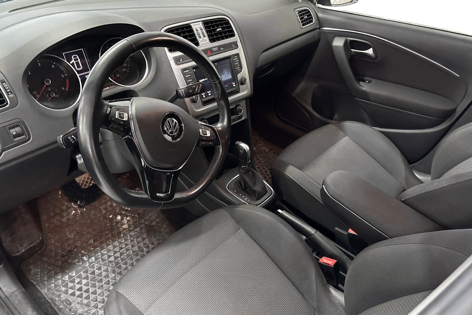 VOLKSWAGEN POLO 2015