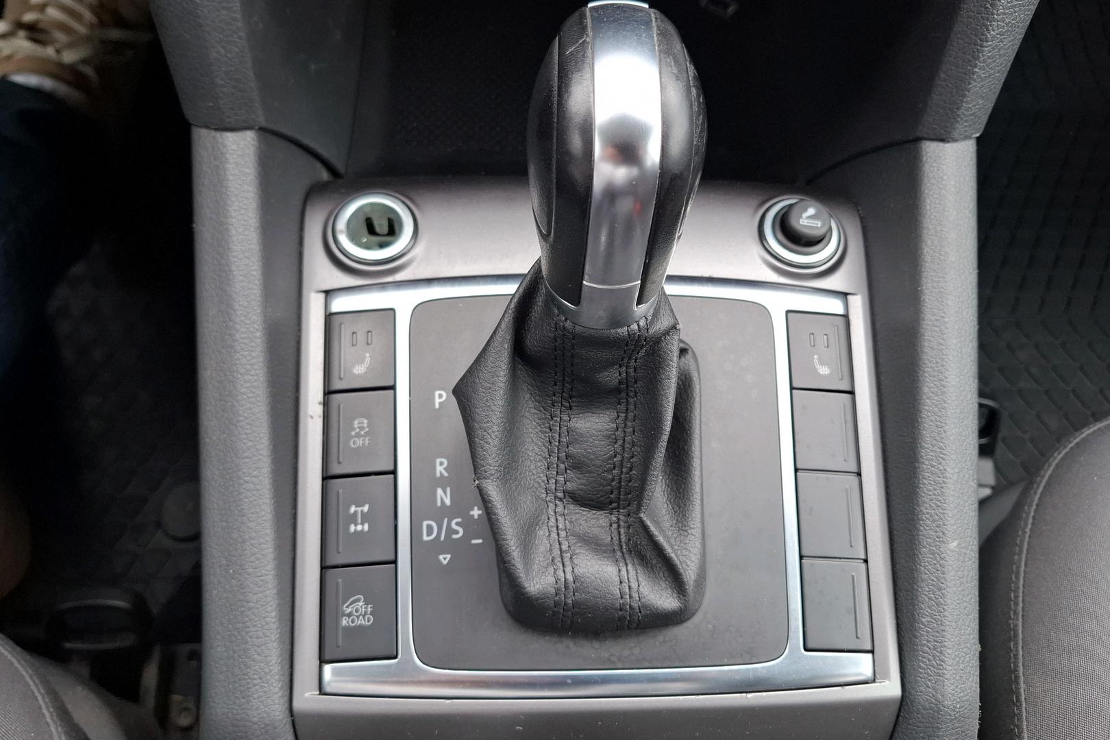 VOLKSWAGEN Amarok 2014