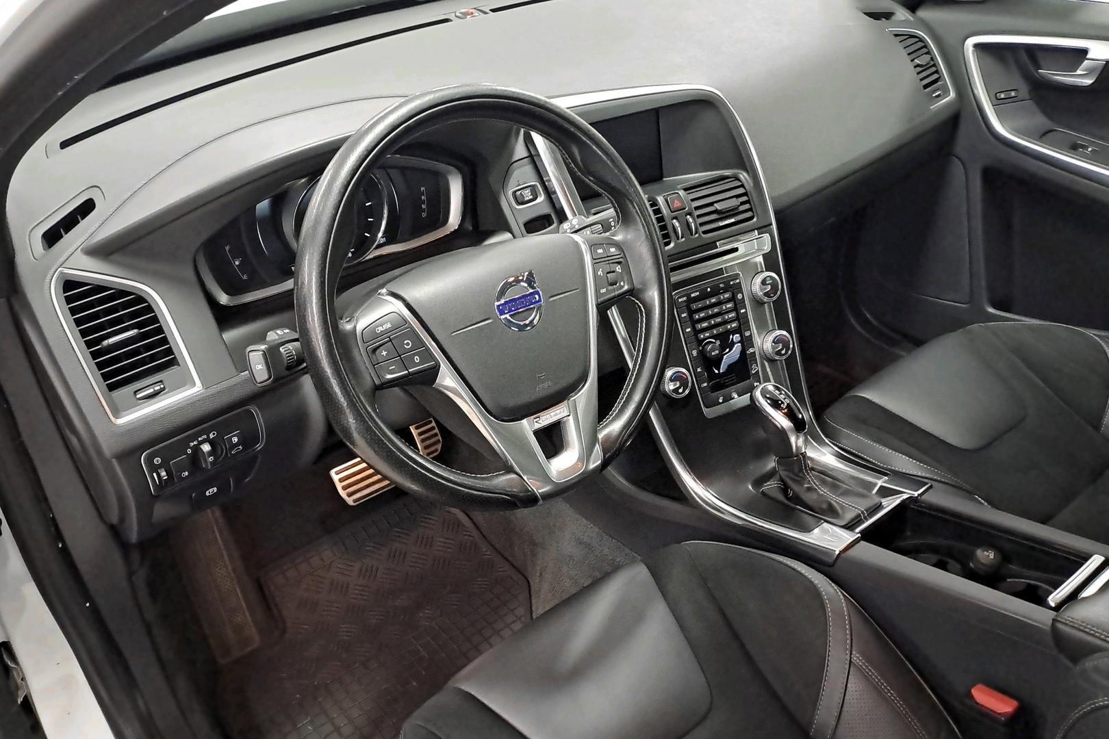 VOLVO XC60 9