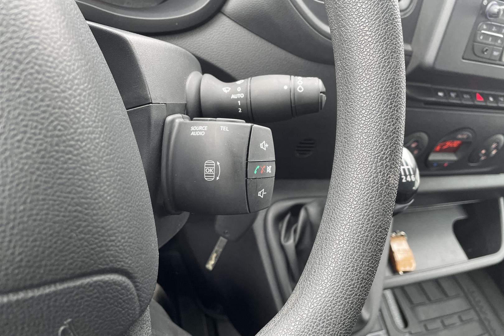 Nissan NV400 2021
