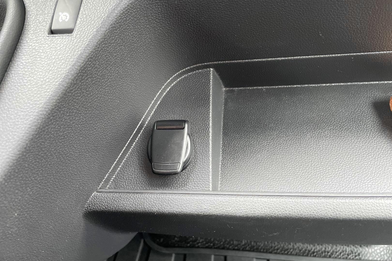 Nissan NV400 2021