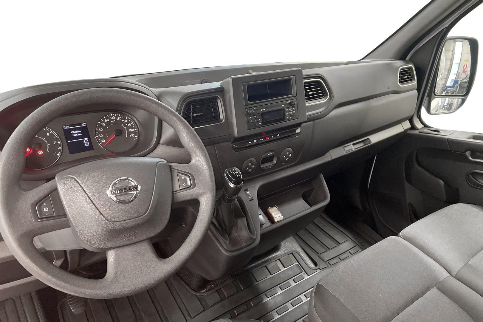 Nissan NV400 2021