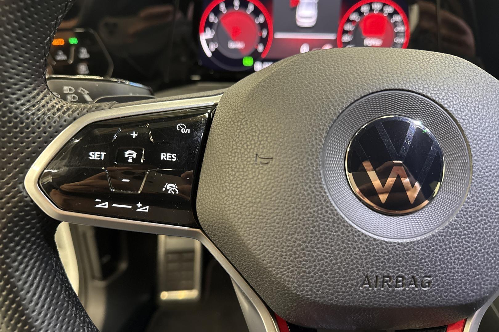 Volkswagen Golf 17