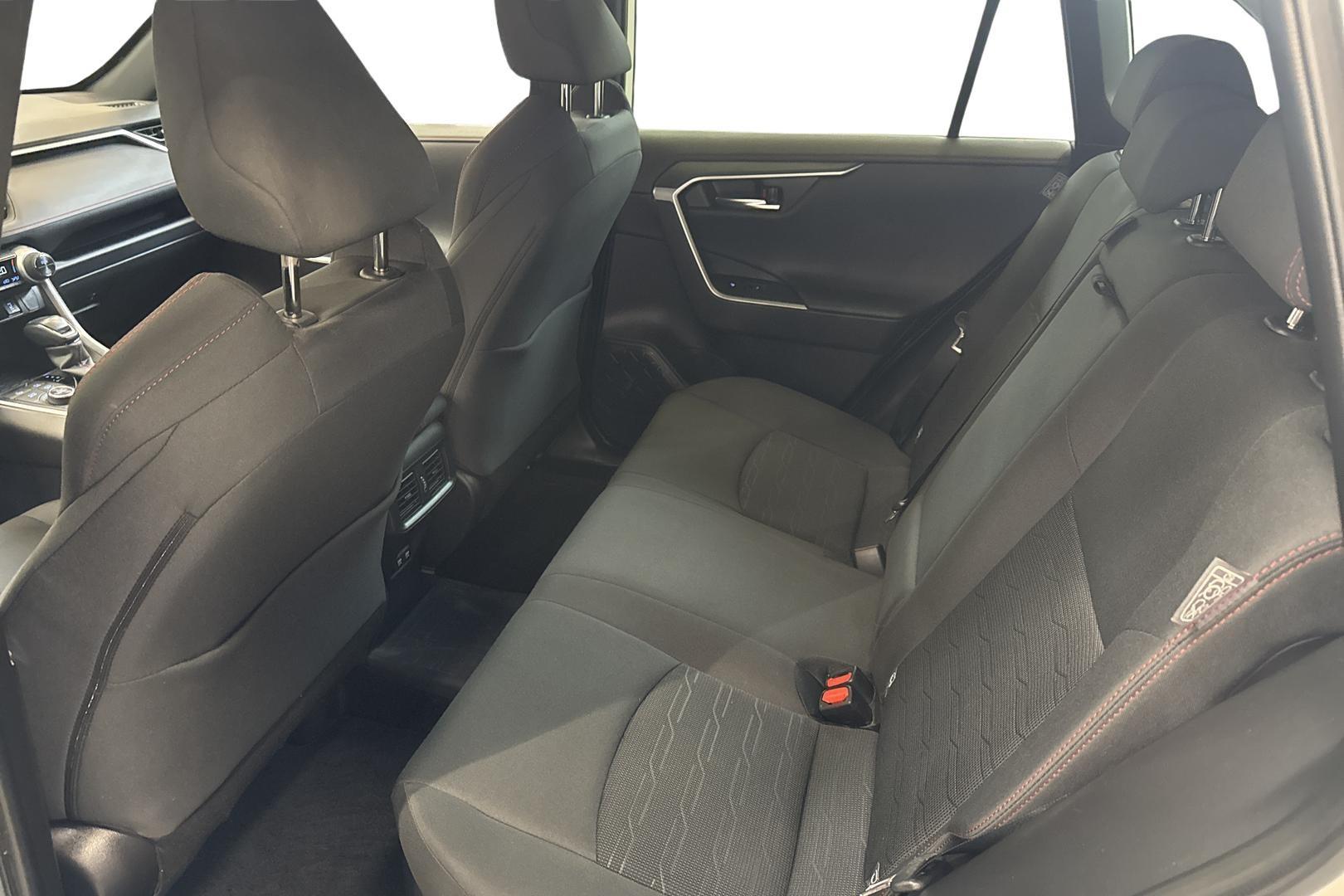 Toyota RAV4 Plug-in 11