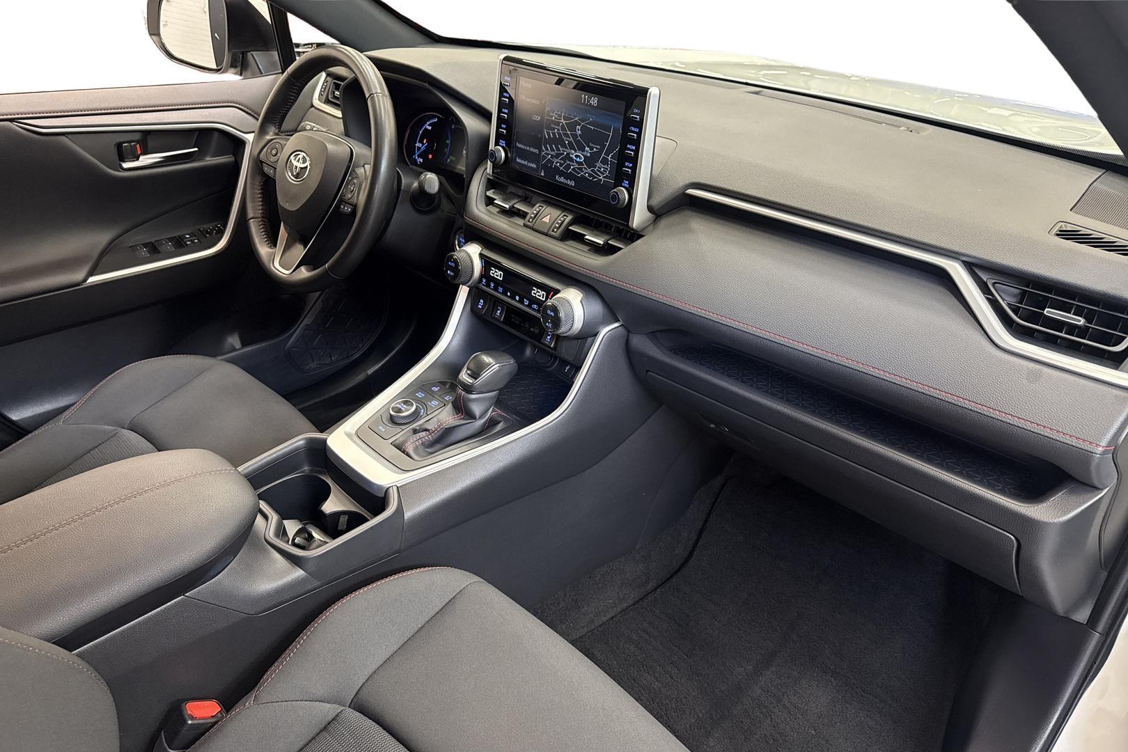 Toyota RAV4 Plug-in 14