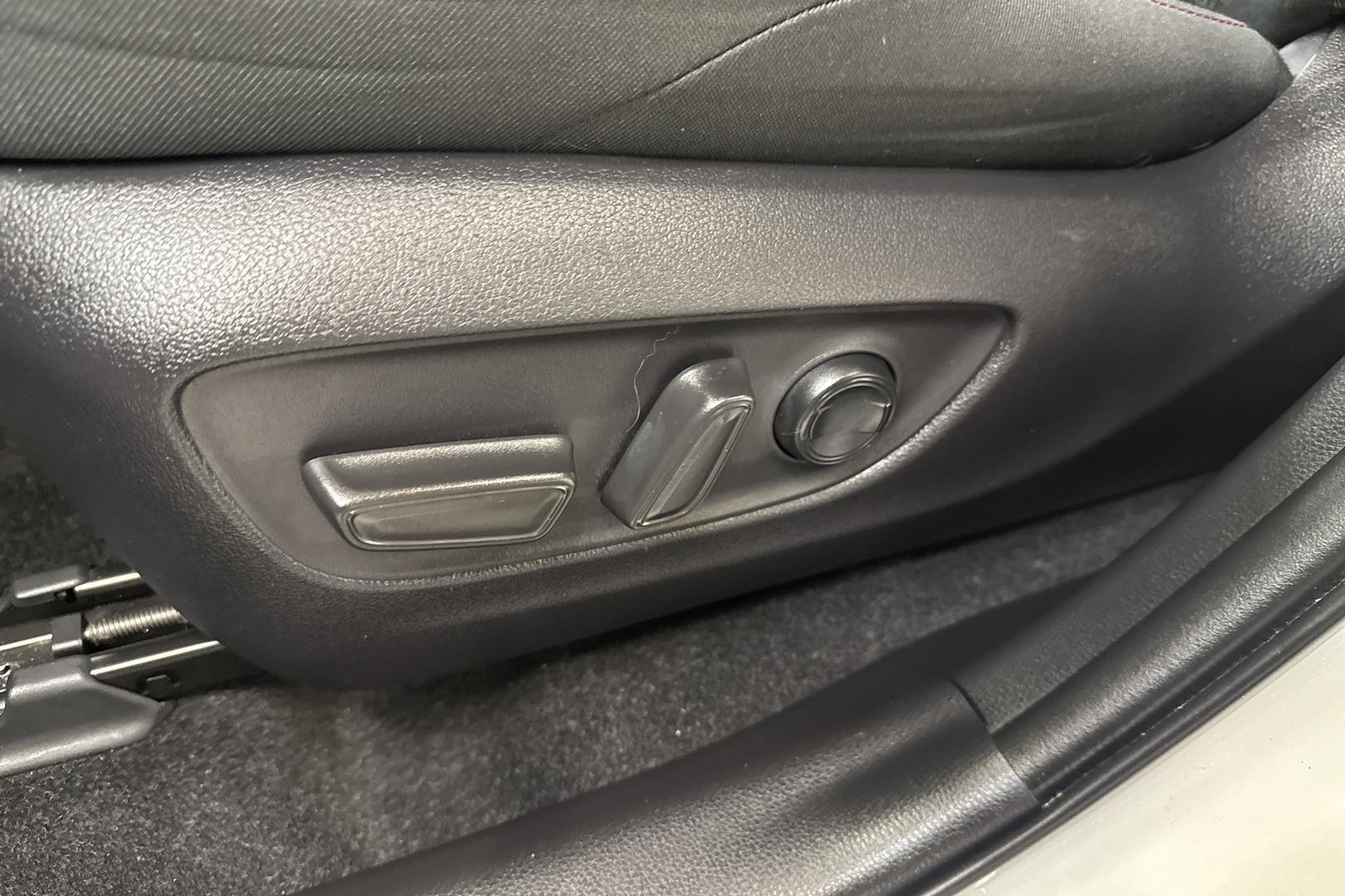 Toyota RAV4 Plug-in 18