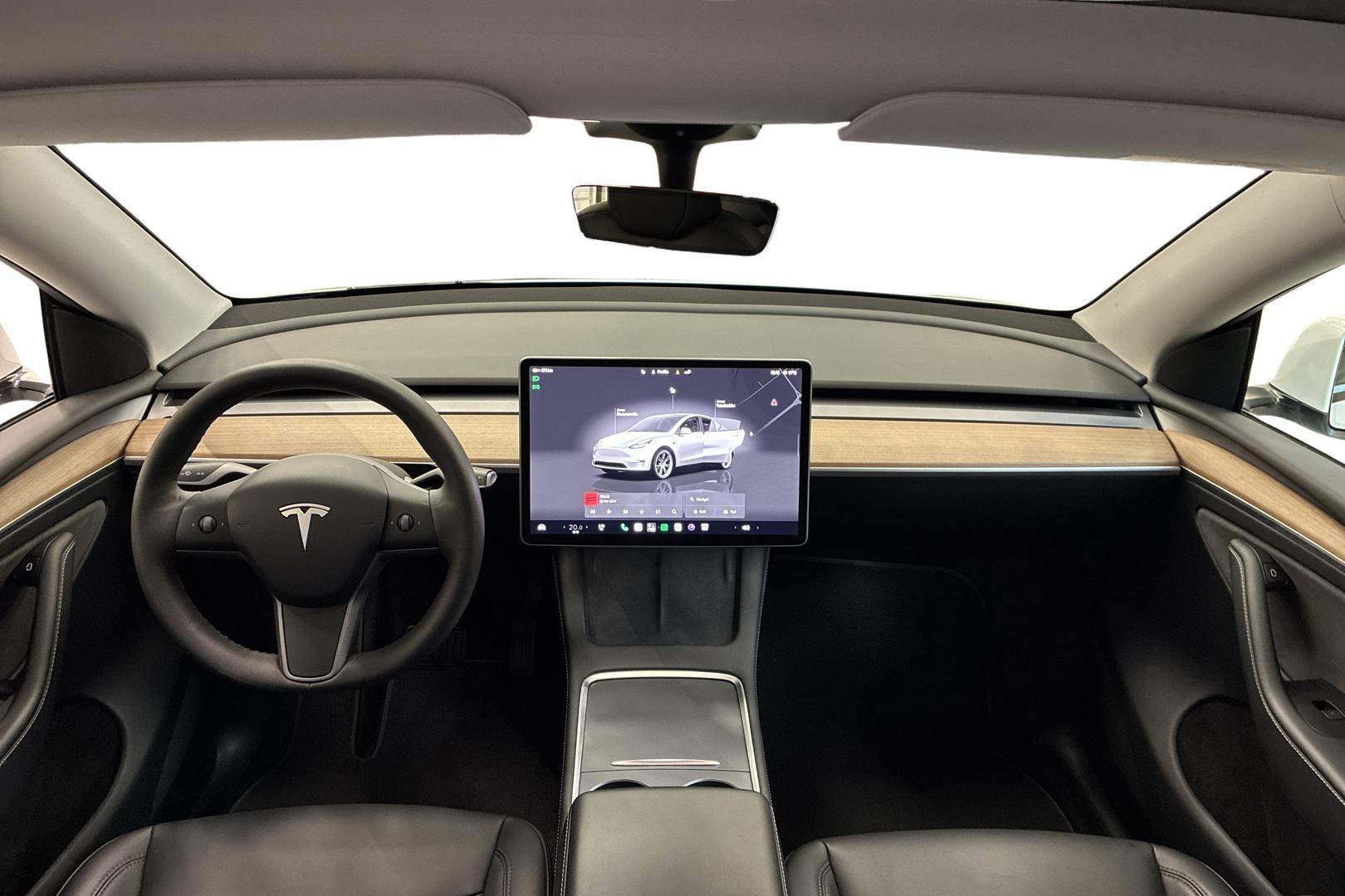Tesla Model Y 10