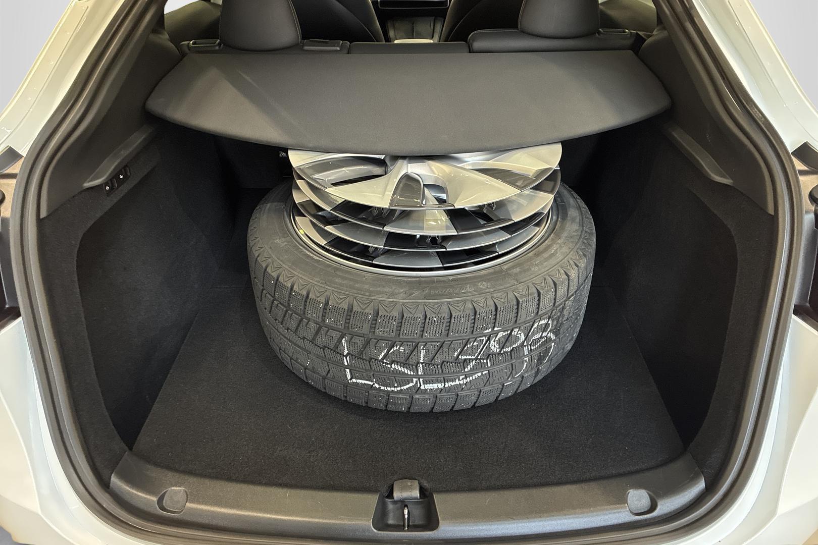 Tesla Model Y 12