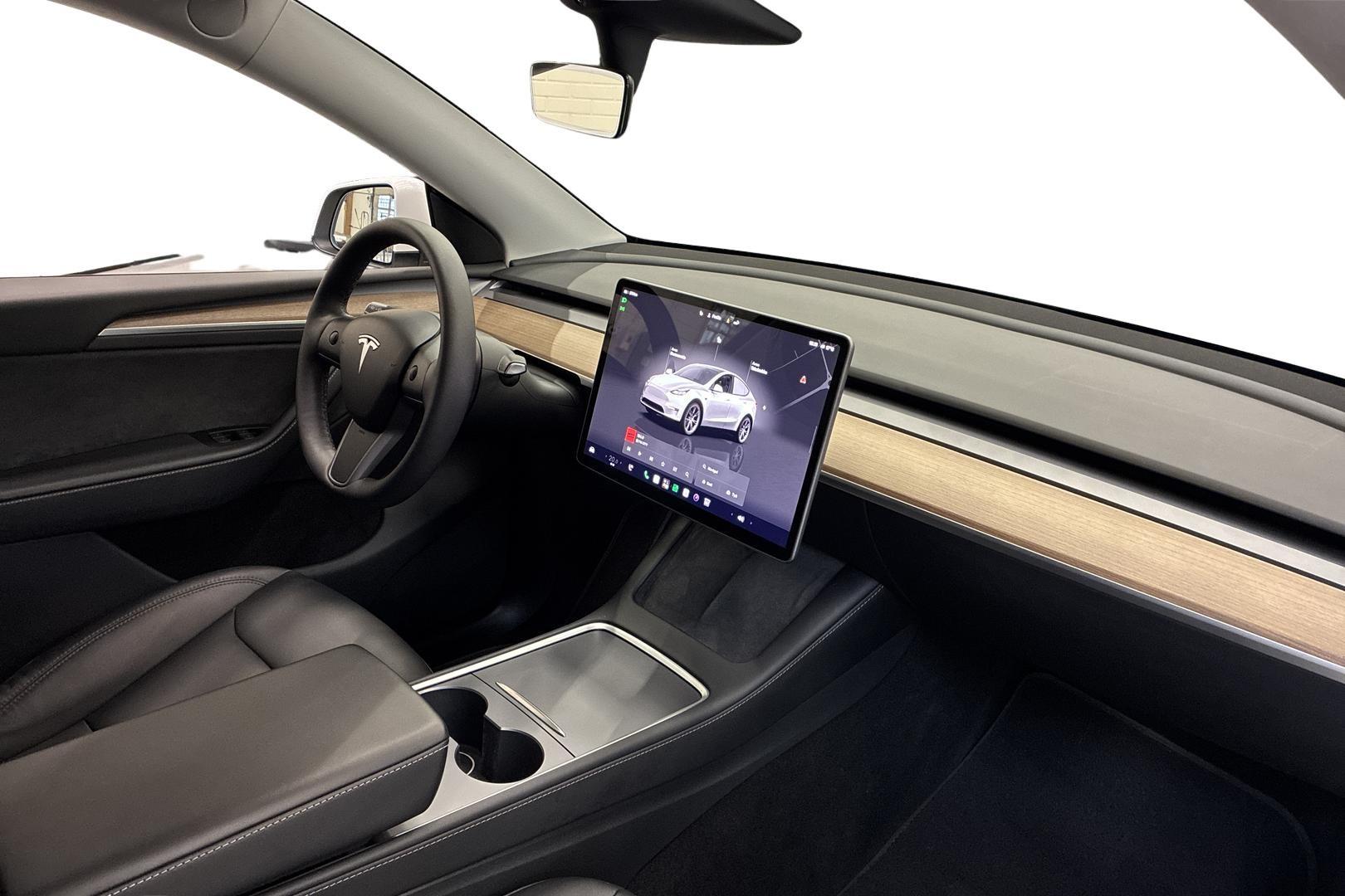 Tesla Model Y 14