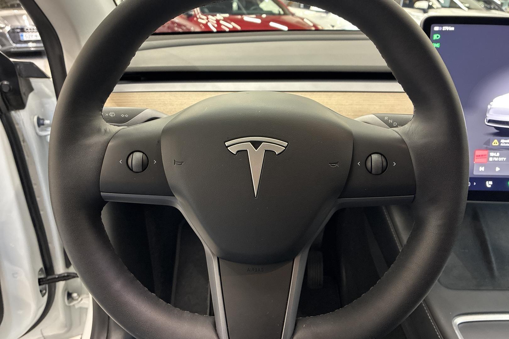 Tesla Model Y 15