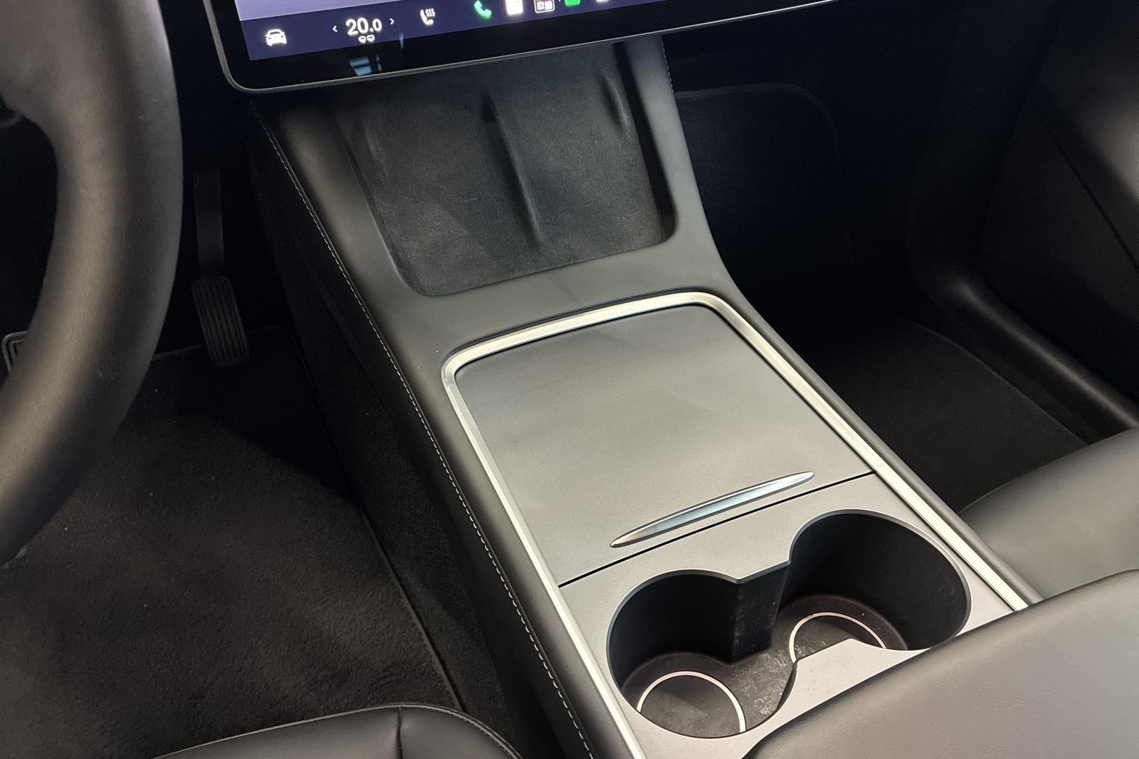 Tesla Model Y 24