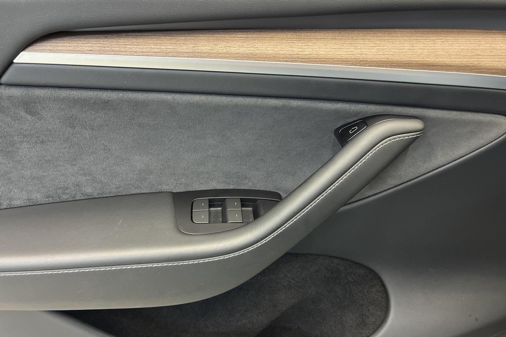 Tesla Model Y 25