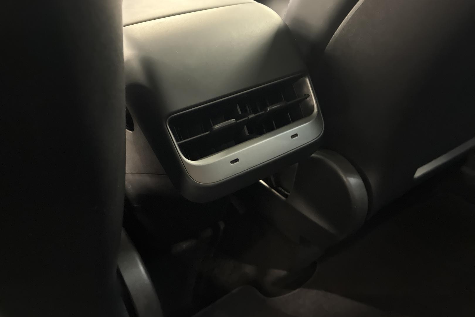 Tesla Model Y 26