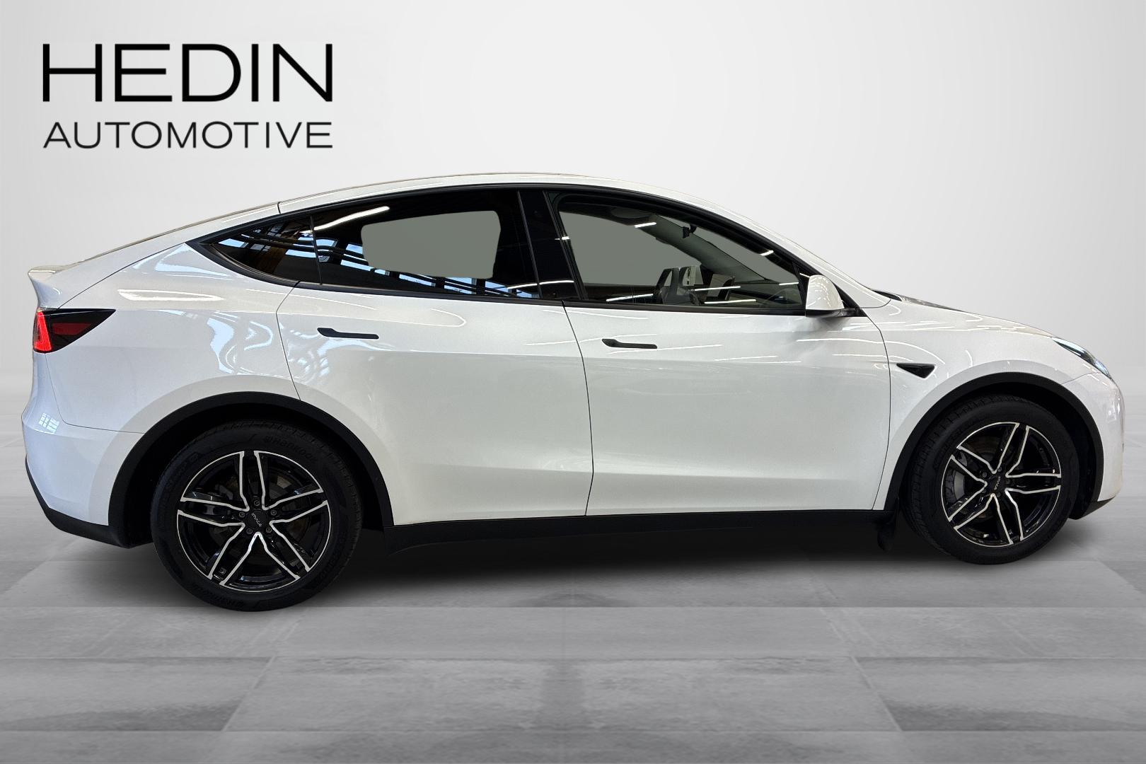 Tesla Model Y 8