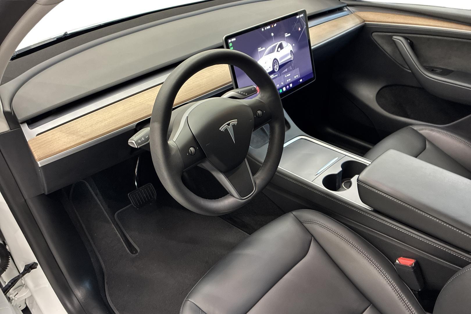 Tesla Model Y 9