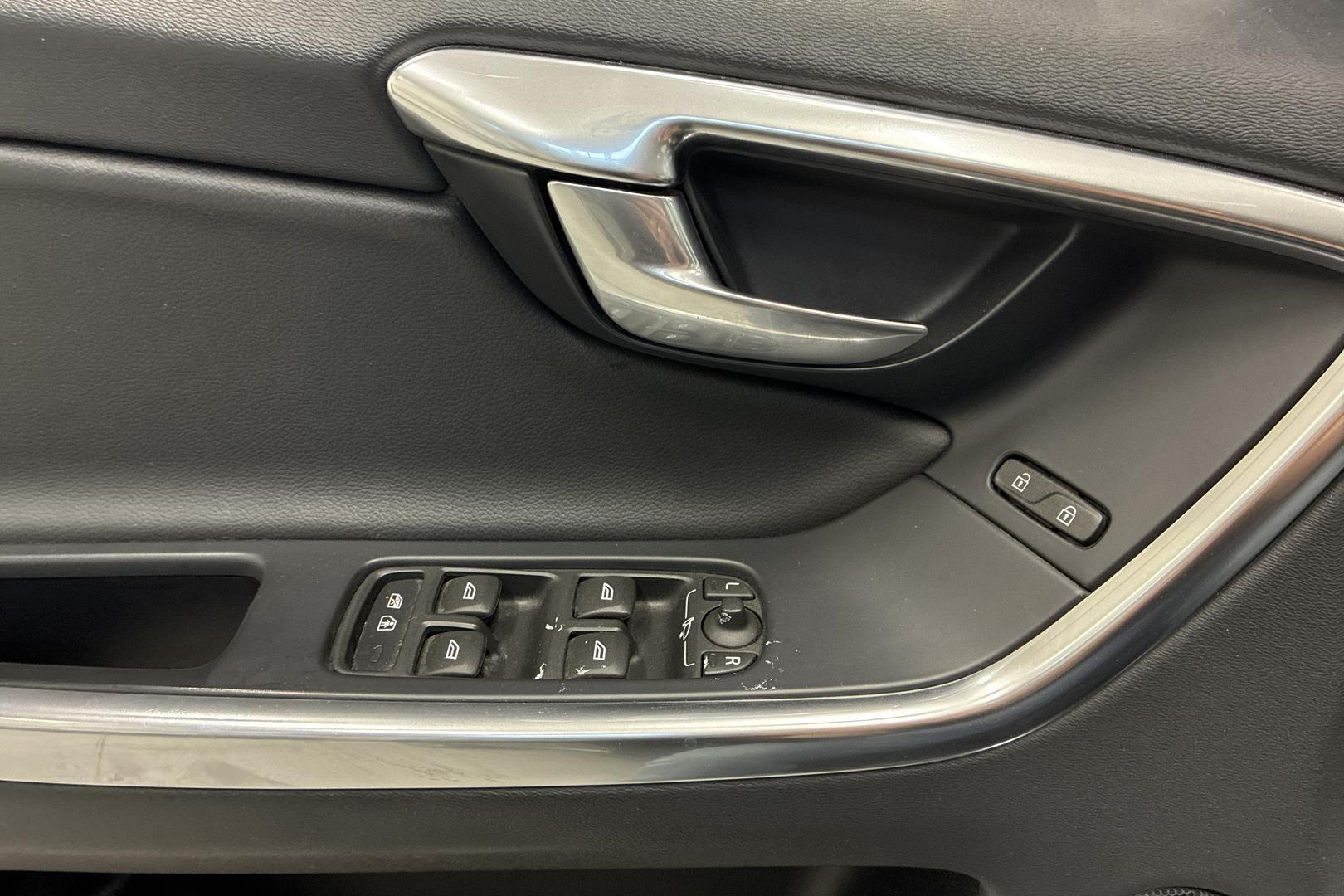 Volvo XC60 25