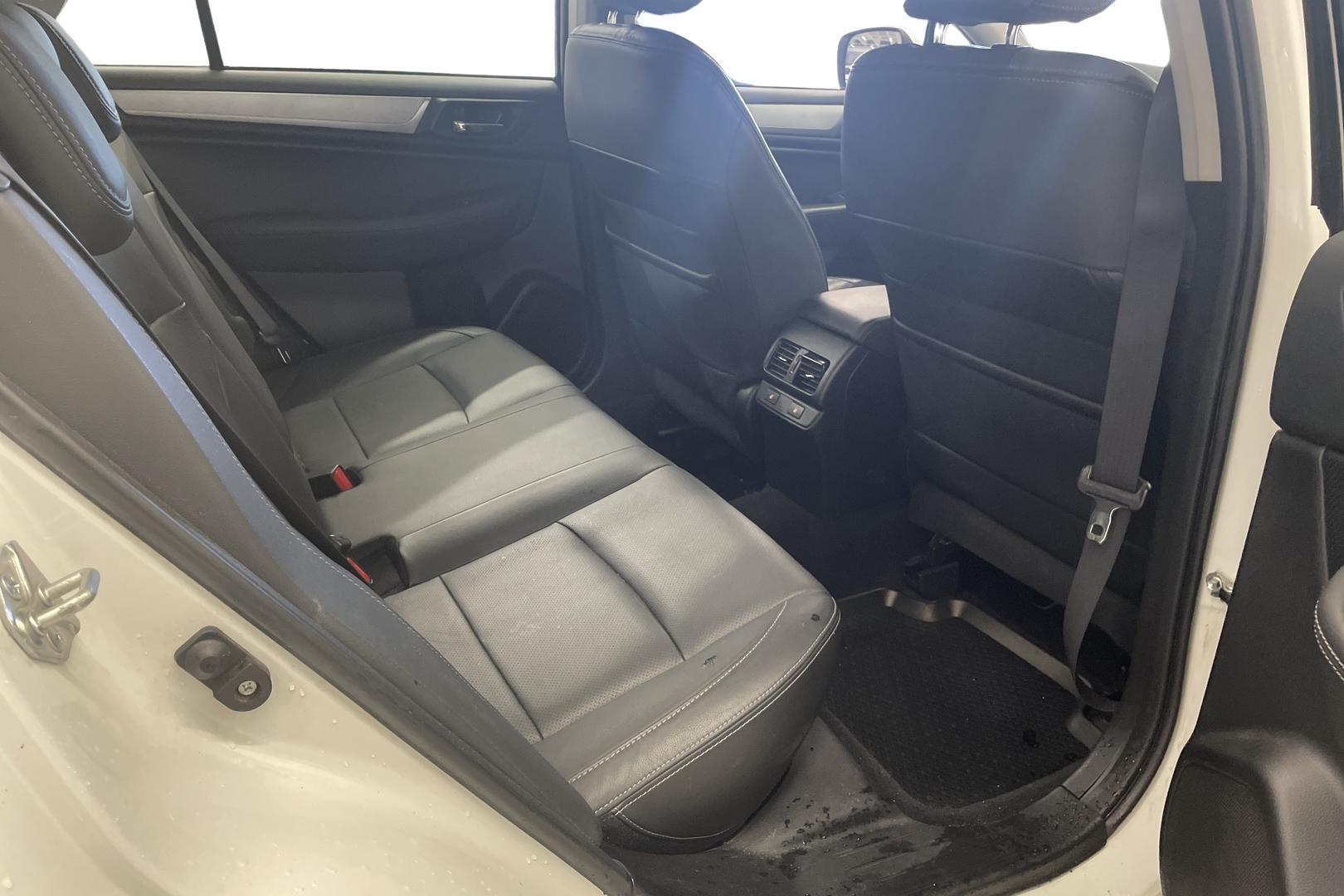 SUBARU OUTBACK 2015