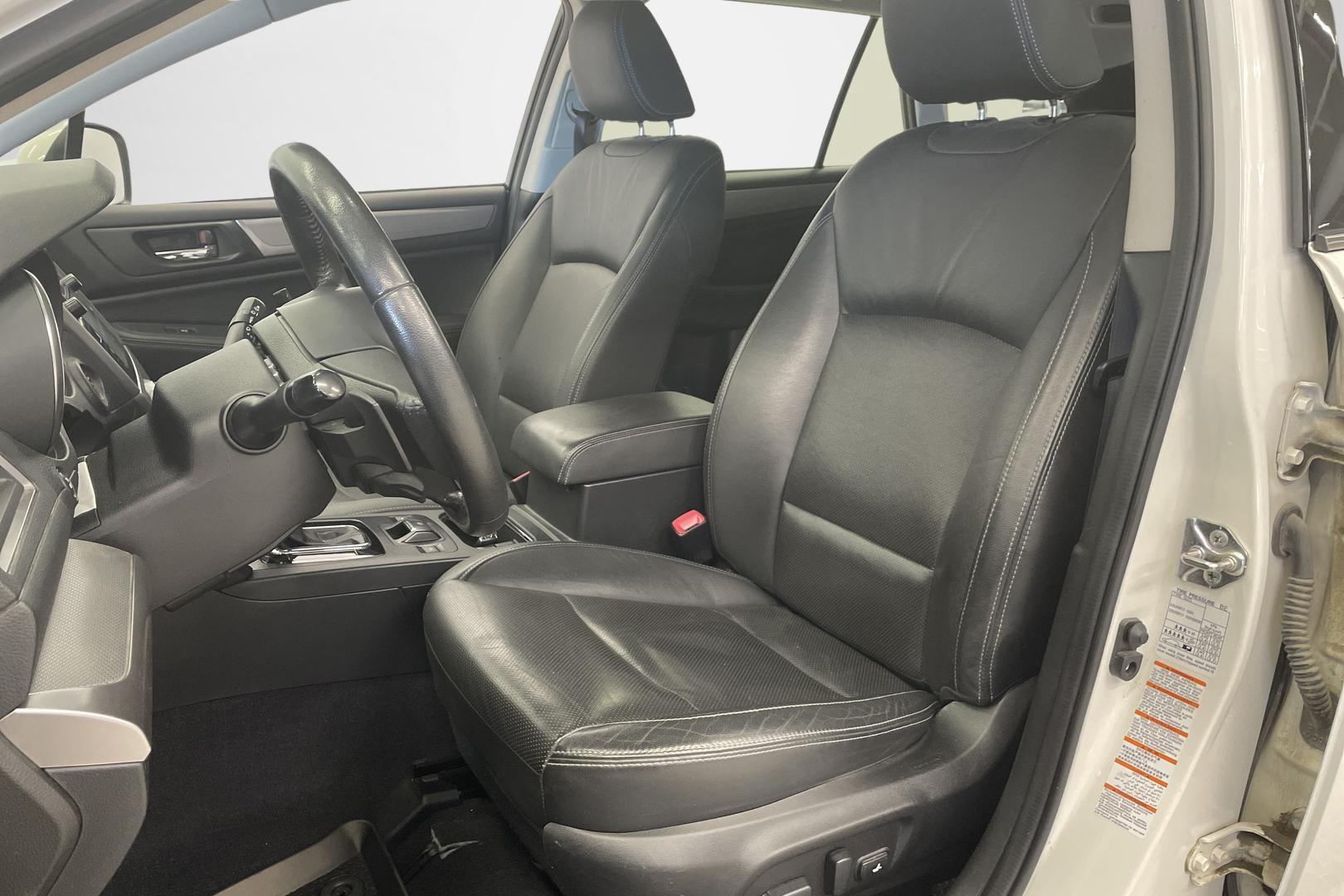 SUBARU OUTBACK 2015