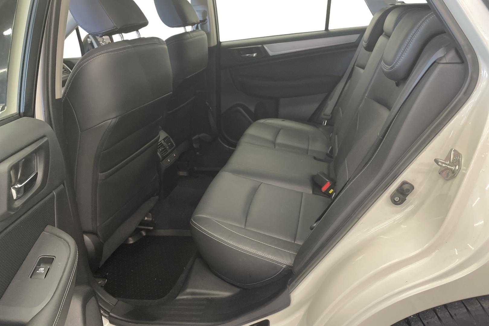 SUBARU OUTBACK 2015