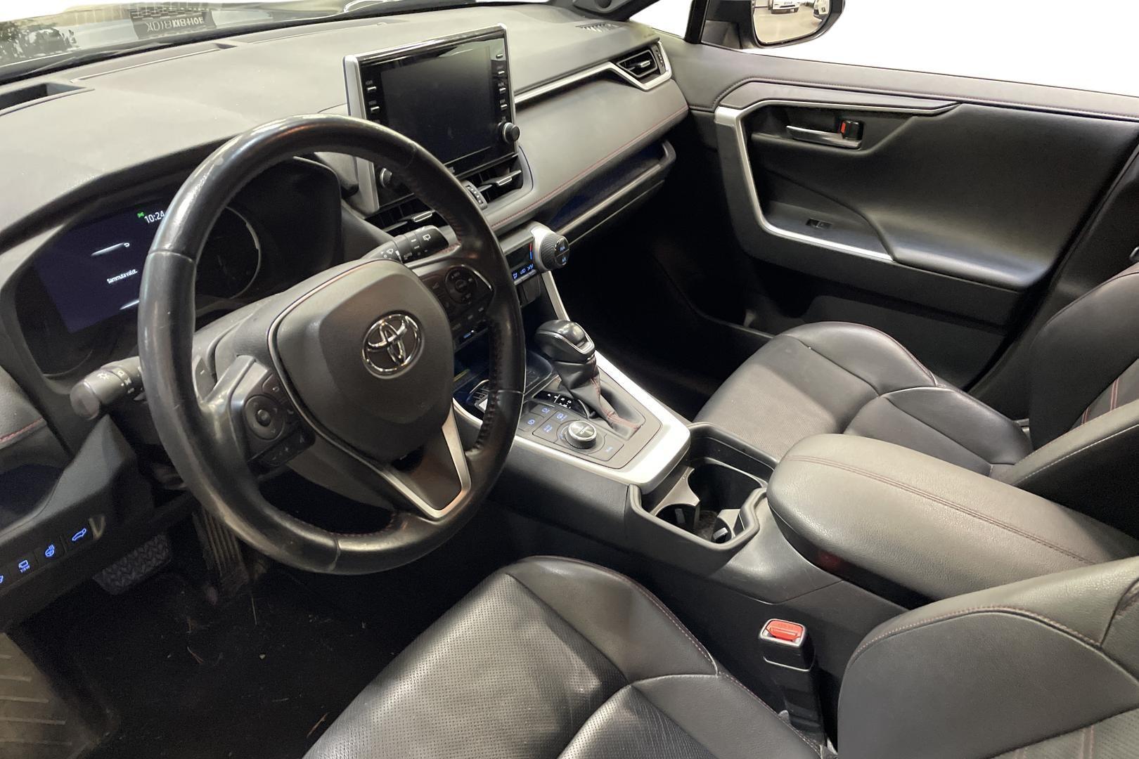 Toyota RAV4 Plug-in 3