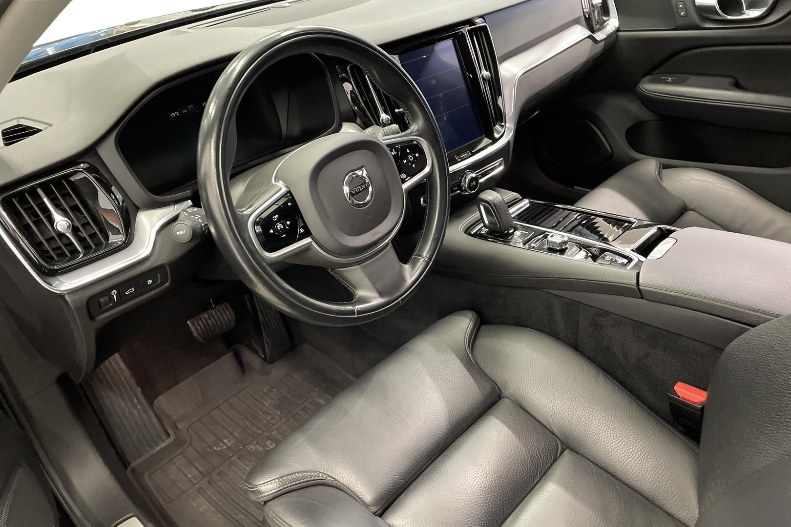 VOLVO V60 2020