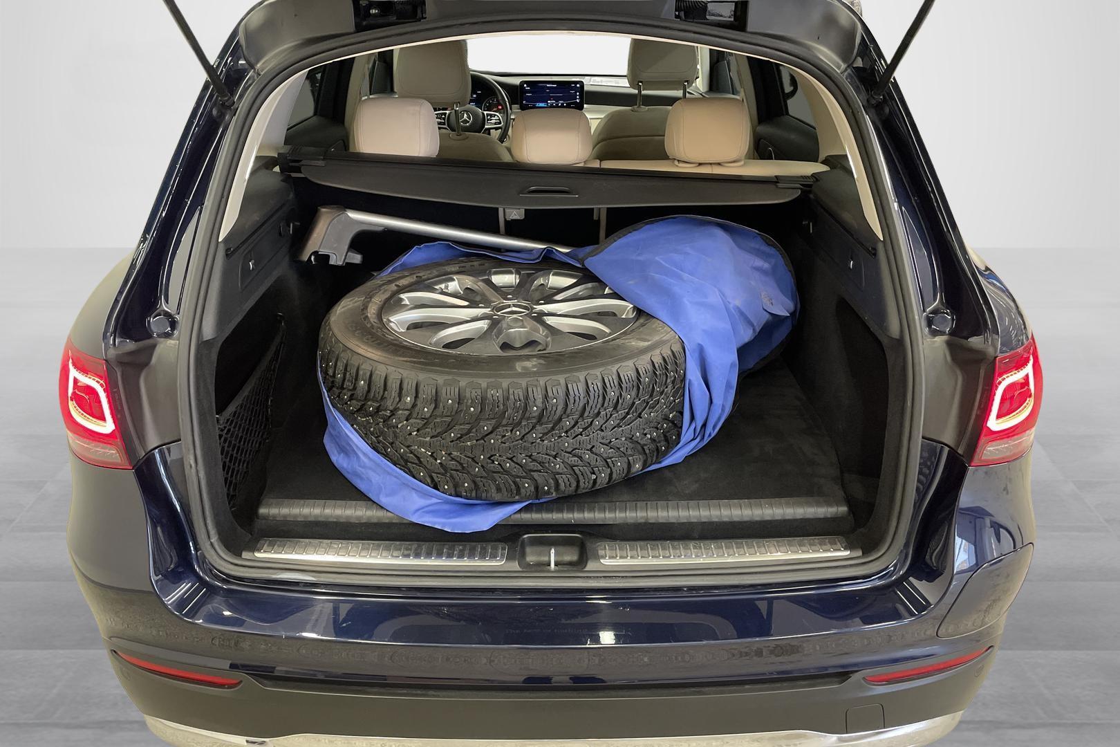 MERCEDES-BENZ GLC 300e 10