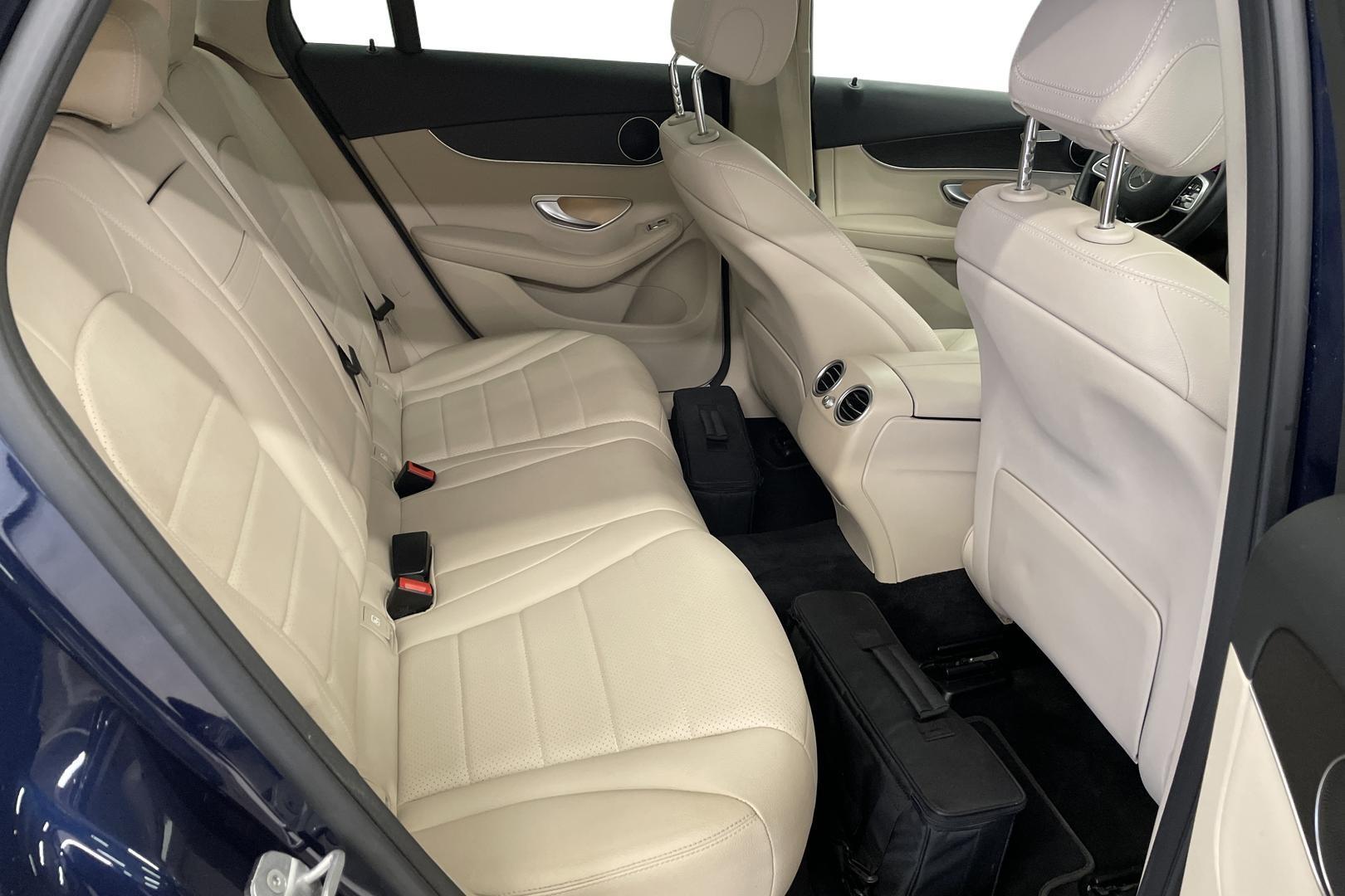 MERCEDES-BENZ GLC 300e 11