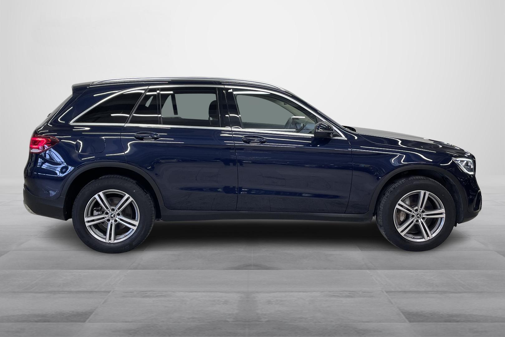 MERCEDES-BENZ GLC 300e 13