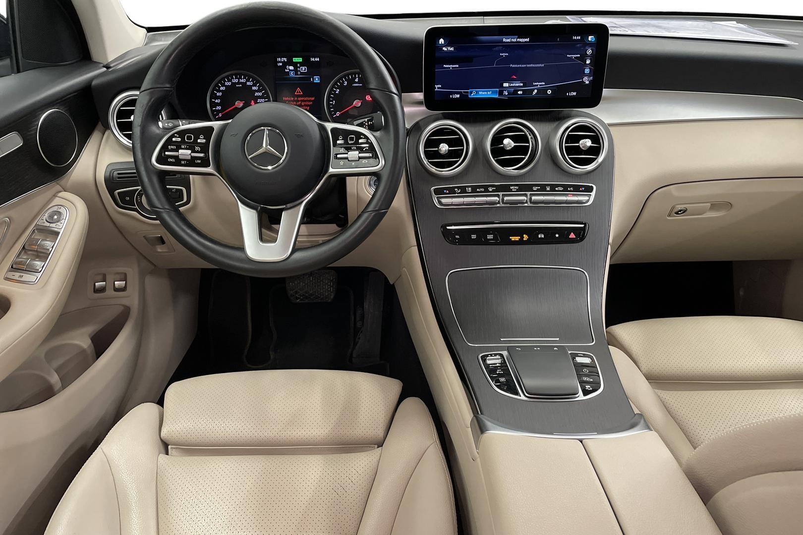 MERCEDES-BENZ GLC 300e 8