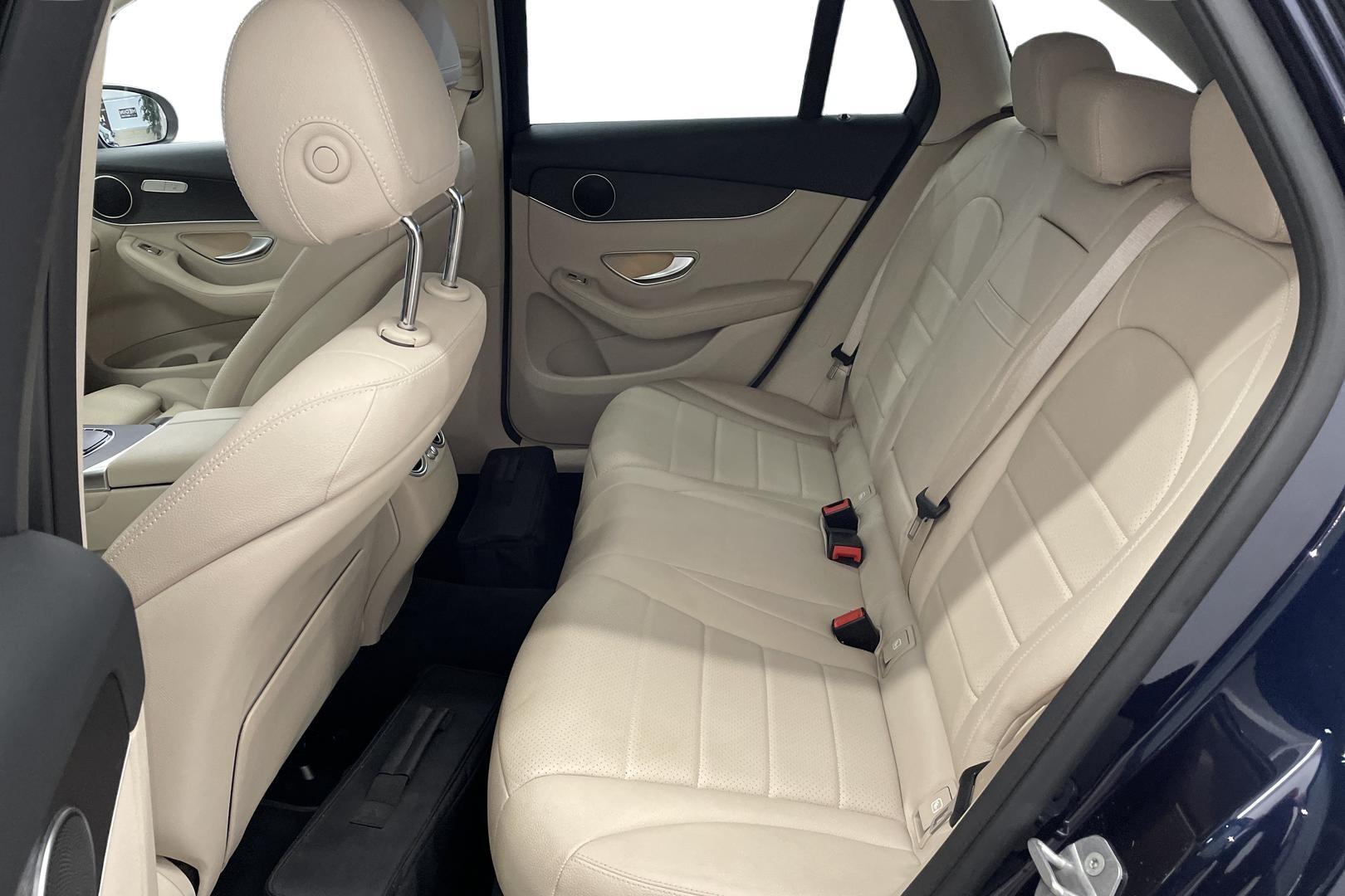 MERCEDES-BENZ GLC 300e 9