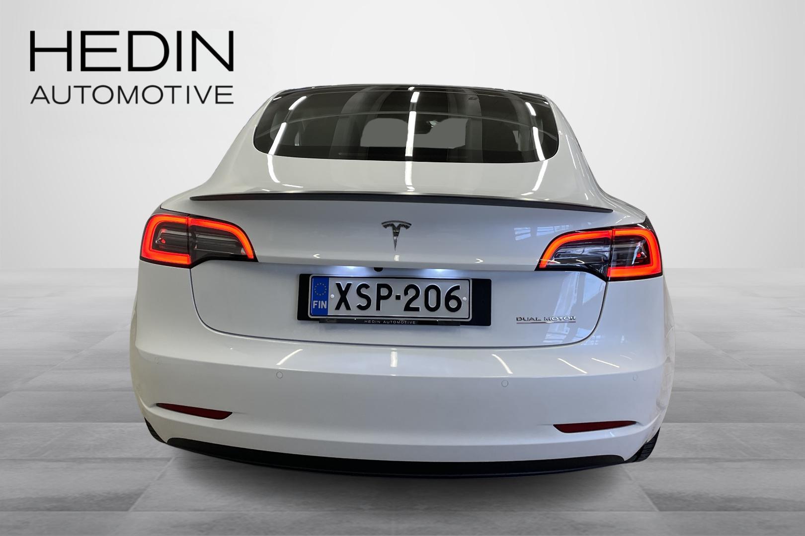 TESLA Model 3 2022