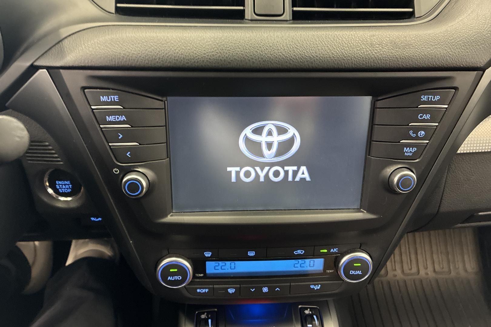 Toyota Avensis 19